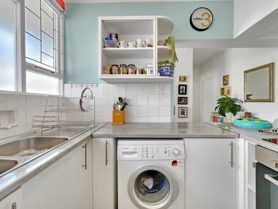 To Let 1 Bedroom Property for Rent in Sea Point Western Cape